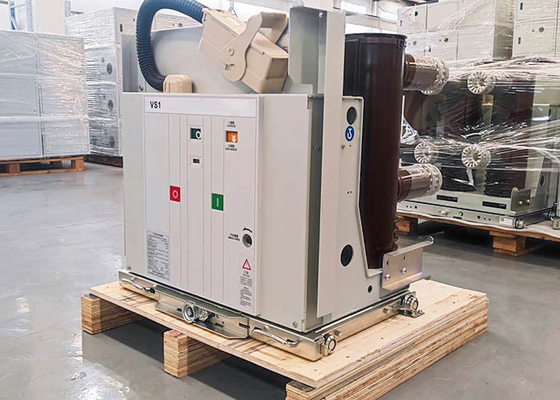 VS1 المعدات الكهربائية فراغ قواطع دوائر 12kv 50hz ثلاث مراحل الطاقة 630A