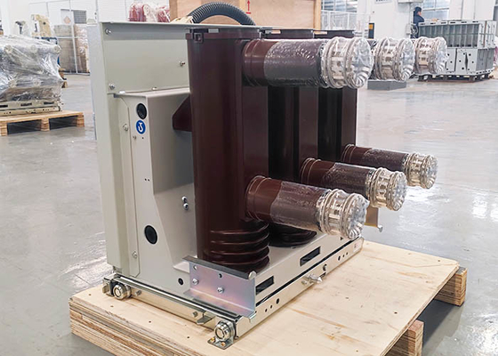 VS1 المعدات الكهربائية فراغ قواطع دوائر 12kv 50hz ثلاث مراحل الطاقة 630A