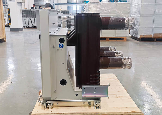 VS1 المعدات الكهربائية فراغ قواطع دوائر 12kv 50hz ثلاث مراحل الطاقة 630A