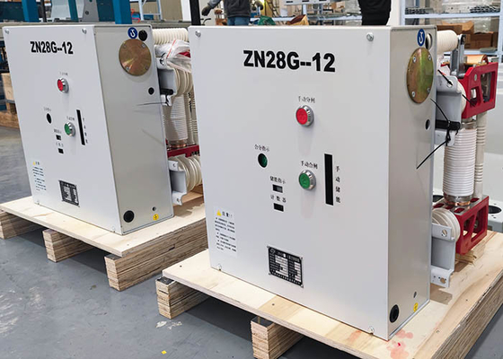 ZN28G - 12 قاطع الدائرة الفراغية الداخلي ثلاث مراحل AC 50HZ 12KV الفولطية المقدرة