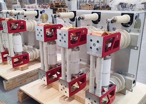 ZN28G - 12 قاطع الدائرة الفراغية الداخلي ثلاث مراحل AC 50HZ 12KV الفولطية المقدرة