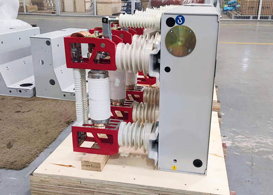 ZN28G - 12 قاطع الدائرة الفراغية الداخلي ثلاث مراحل AC 50HZ 12KV الفولطية المقدرة