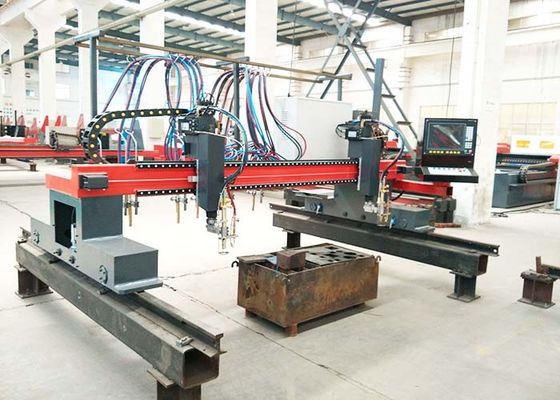 نوع جسري التلقائي CNC آلة قطع البلازما واللهب مع المشاعل قطاع متعددة
